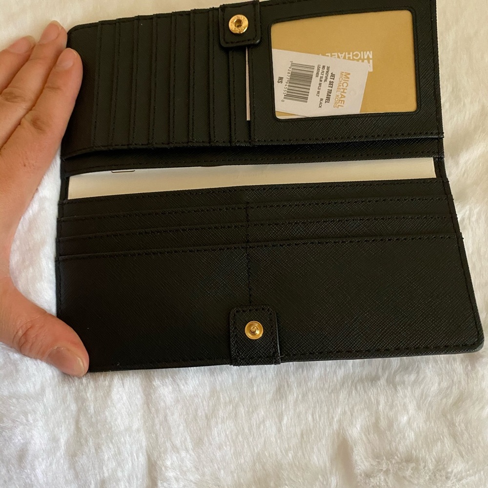 Michael Kors flat bfld wallet - Picture 4 of 7